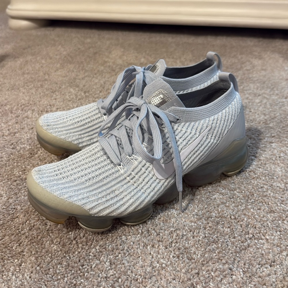 Women’s size 8.5 Nike vapor air maxes flyknit